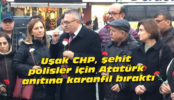 Uşak CHP, şehit polisler için Atatürk anıtına karanfil bıraktı