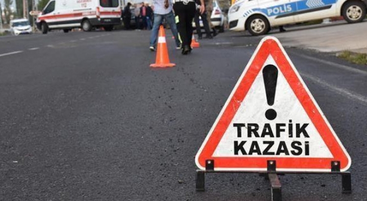 Uşak'ta OSB'ye işçi taşıyan 5 servis aracının karıştığı zincirleme trafik kazasında toplam 9 kişi yaralandı