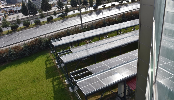 Uşak TSO'dan güneş enerjisiyle beslenen araç şarj istasyonu