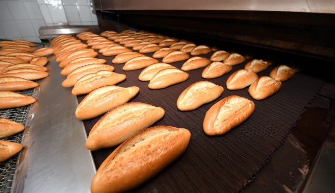 Uşak halkı, belediyeden daha fazla halk ekmek üretmesini istiyor