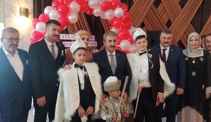 Mustafa Destici, Karaca ailesinin mutluluğuna ortak oldu